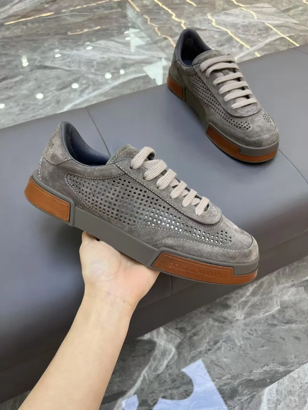 Men's shoes 💰460 [New style] 🐝🐝⚠️[DG] ⚠️High grade, top craftsmanship ⚠️Men's casual style, regular size 39 to 44 (45 can be customized ⚠️D &G Fashionable and casual style, unique design style! Fully original single-layer calfskin hollow design, inner calfskin latex back foot! Exclusive for summer! Original TPU outsole! Look at the details of the quality, and it can stand up to all kinds of tests!